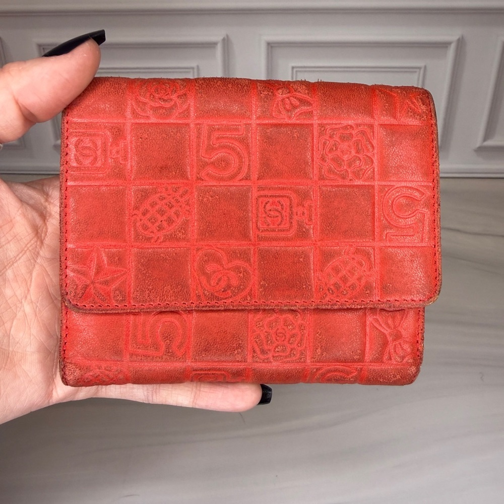 Chanel Icon Line Coral Pink Lambskin Compact Wallet - Picture 6 of 9